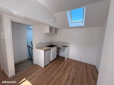 à louer – appartement t1 bis de 23.50 m² – laval centre