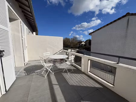 roseraie  t2 meublé rénové 36m2