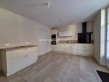 maison entièrement rénovée  3 chambres à descartes  87 m2