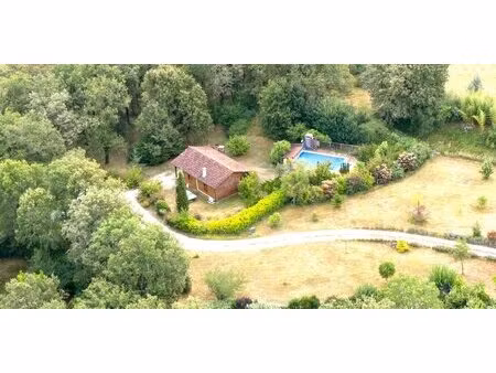 maison ossature bois dans son ecrin de verdure
