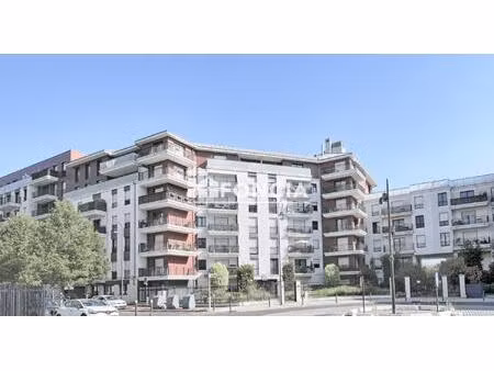 appartement récent avec grand terrasse privative
