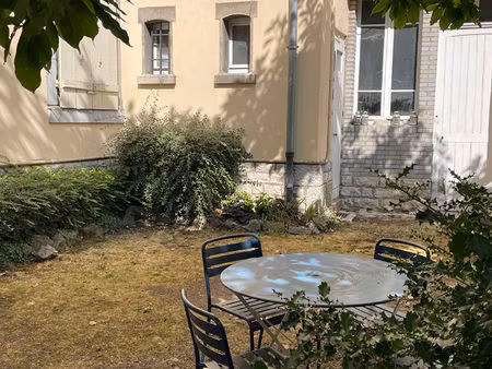 place flore : bel appartement ancien de 118 m2 avec parking