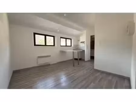 location appartement 1 pièce 21 m² à gemenos (13420)  590 €