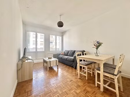 appartement 2 chambres meublé avec ascenseur et cave