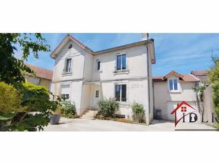 jolie maison trois chambres