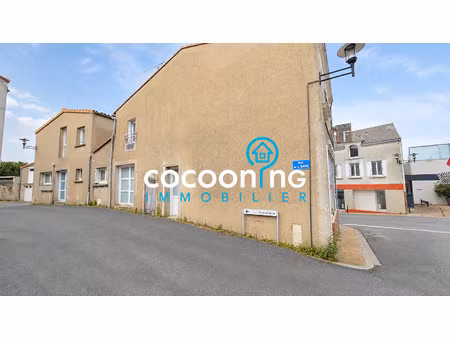 ensemble immobilier comprenant deux logements d'habitation e