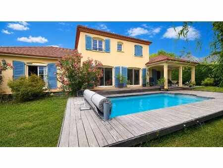 exclusivité  serres castet  a vendre maison de 203 m²  6 chambres  piscine  garage  sur un