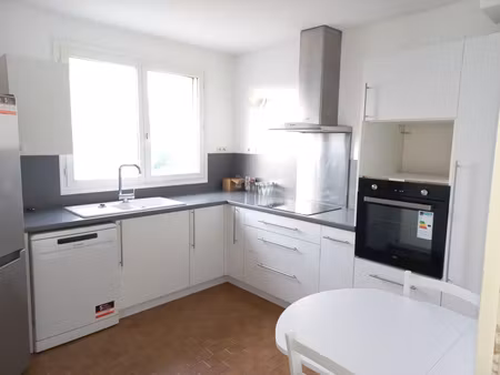 lentilly- t3 meublé avec jardin et grand balcon