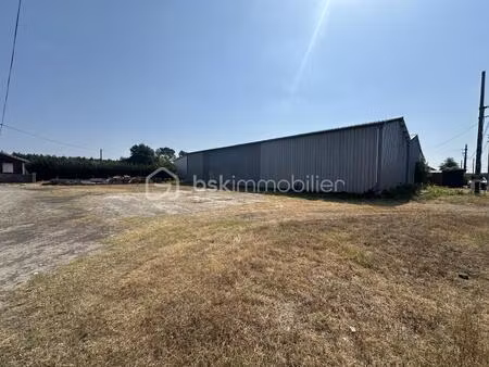 local commercial de 320 m² à lesperon