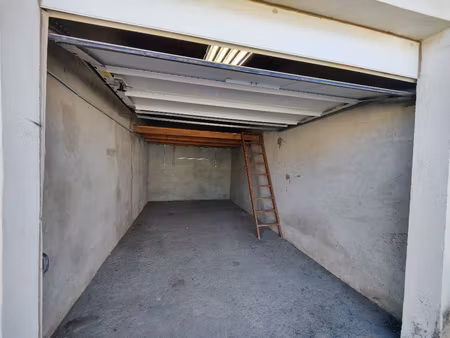 a louer garage mezzanine port la nouvelle