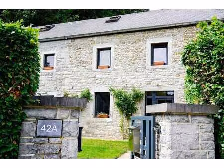 maison en pierre entièrement rénovée avec entrepôt