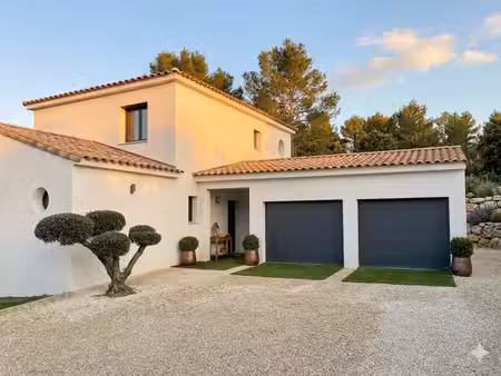 ventabren : location maison t5 meublée avec piscine  dépenda