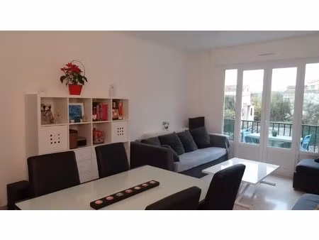 la colle sur loup - 3 pieces - terrasse - parking collectif