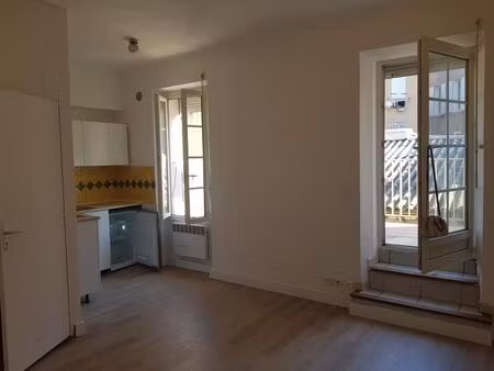 loue t1 avec terrasse - 640€cc - 13005
