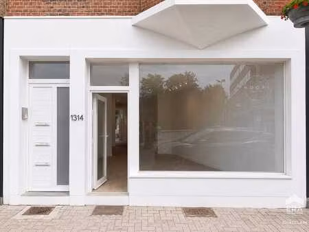 rez-de-chaussée commercial à louer à uccle