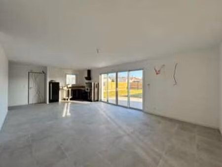 location maison à fresnay-en-retz (44580) : à louer / 86m² fresnay-en-retz