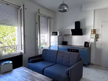 appartement meublé rénové – 27 m² – bail étudiant (9/10 mois) – centre historique d'avigno