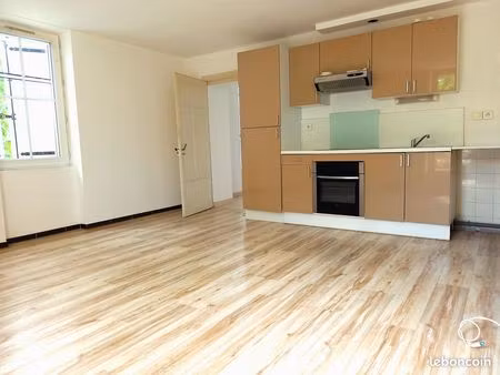 t2 albi sud 46m2 tbe calme  c.équip  clim  terrasse  prox fac  écol  com