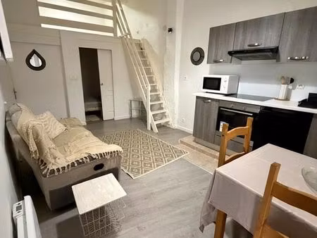 t2 meublé avec mezzanine - centre historique béziers - 498 cc  sans frais d'agence