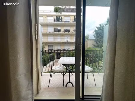 studio avec beau balcon