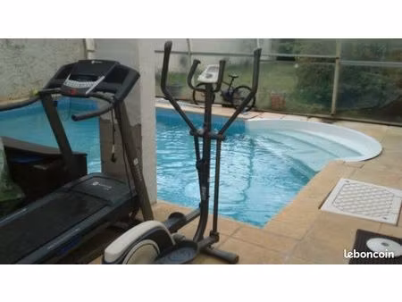 loue gde maison avec piscine et locaux professionnels