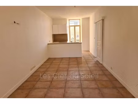 location appartement 2 pièces 31 m² à bandol (83150)  672 €