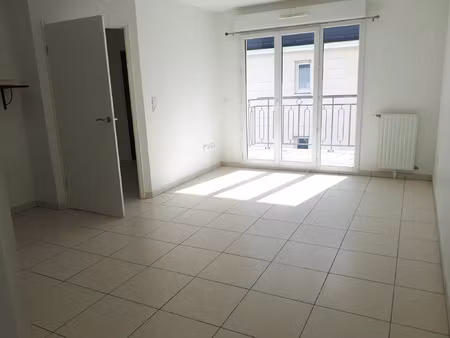 location appartement 2 pièces 41 m² à sainte-geneviève-des-bois (91700)