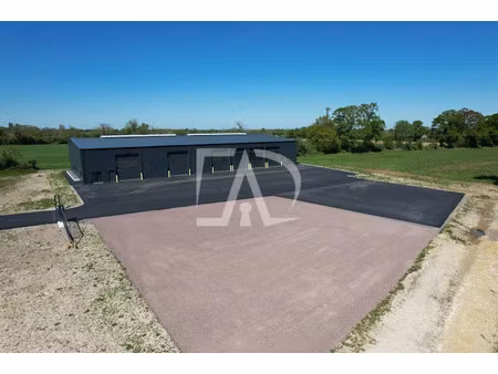 location locaux professionnels 4 pièces 500 m² à val d'arry (14210)  4 000 €