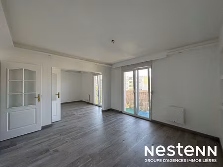 appartement 3 pièces entièrement rénové avec balcon  cuisine équipée et grand séjour lumin