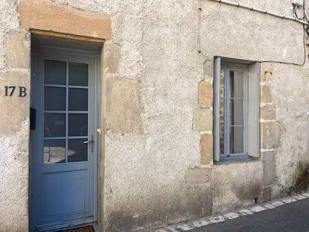 centre historique de figeac  très beau t3 de 32m² entièrement rénové et meublé