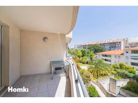 appartement t3 de 75 m2 à marseille 13008  rue du commandant rolland