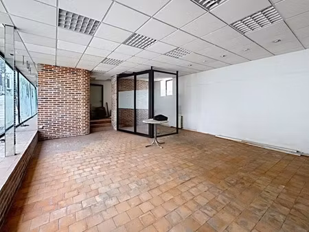 location locaux professionnels 3 pièces 120 m² à sable-sur-sarthe (72300)  700 €