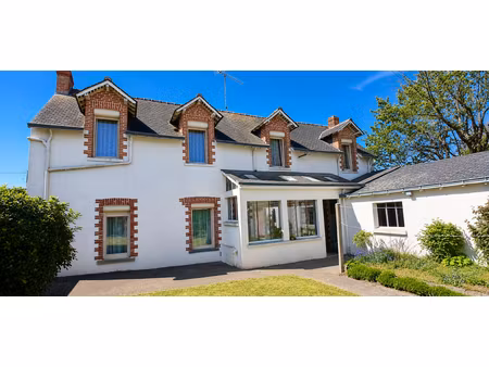 très belle opportunité d'investissement et rénovation en plein centre-ville de châteaubria