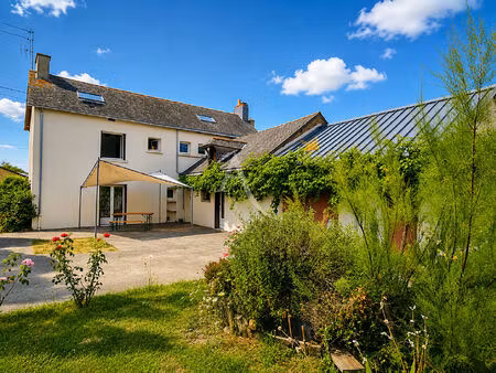 maison familiale spacieuse avec verger.