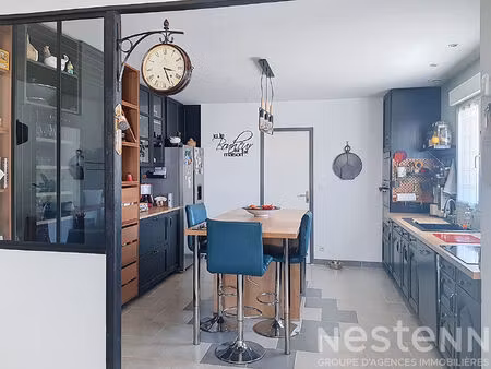 maison de plain-pied à vendre au gua  3 chambres  132m²  2 garages