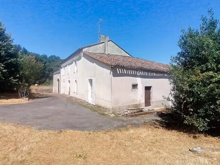 nastringues : propriété rurale 2 habitations à rénover  dépendances sur 13 ha