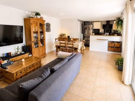 saint sulpice et cameyrac : maison de ville en pierre de 90 m² env 2 chambres jardin