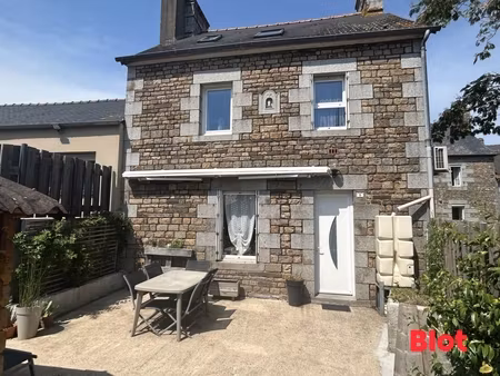 blot liffré - a vendre charmante maison de bourg - 3 chambres - cour privative - parking