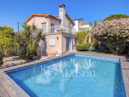 villa de luxe à vendre dans le quartier mantega