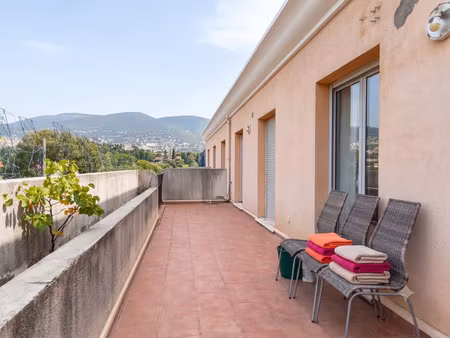 co-exclusivité - t3 de 72m² avec terrasse de 26m² – emplacement stratégique