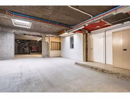 grand entrepôt avec vaste bureau à liedekerke