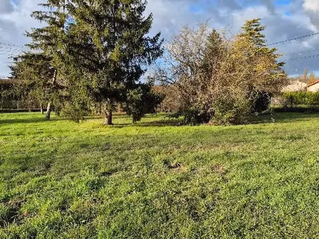 vente terrain 1950 m² à la couronne (16400)  95 000 €