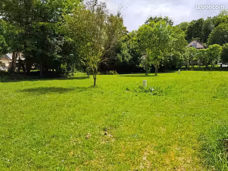 a vendre terrain a batir de 557 m2