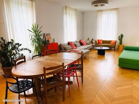 appartement de caractère entièrement rénové – 137 m² – balcon et 2 stationnements – colmar