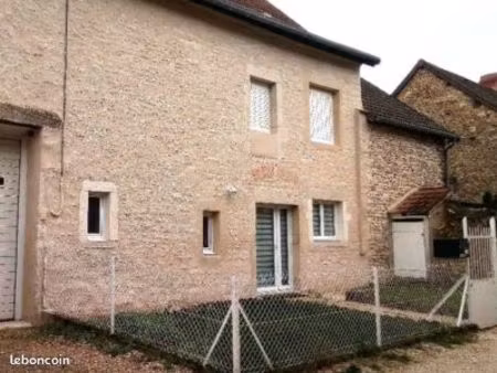 maison en pierres et chaux rénovée