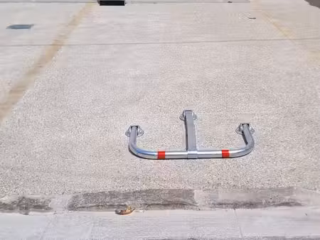 à louer place de parking extérieure avec borne de recharge - quartier mairie - 1’ rer le p
