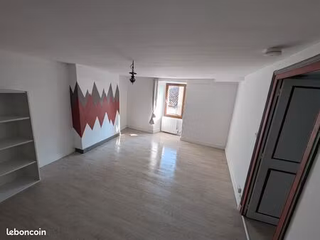 libre de suite appartement t1 quartier montierneuf