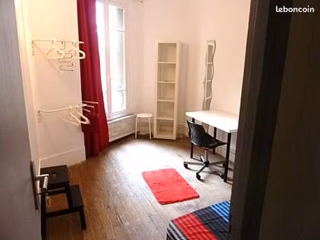 chambre meublee 11 m2 saint denis (avec un coin cuisine)