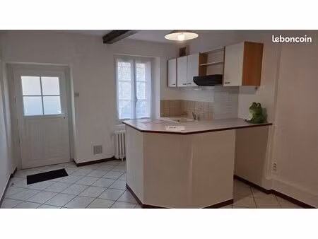 studio à louer - centre ville (maison indépendante)