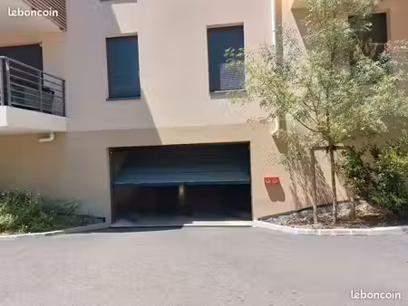 parking /box à louer